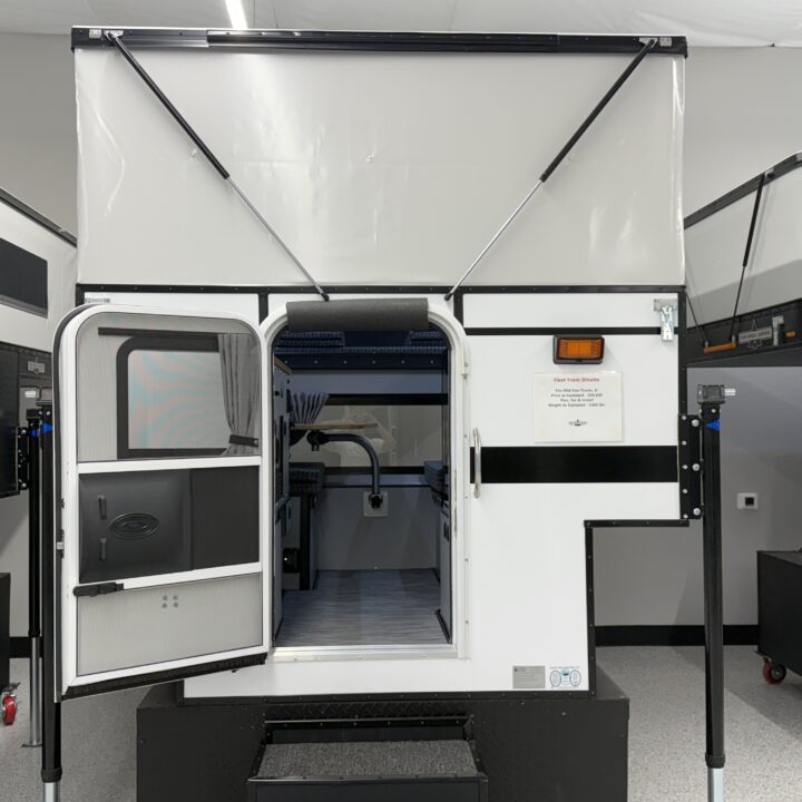 Fleet Slide-In
Floorplan: Front Dinette on display at Woodland Factory Showroom