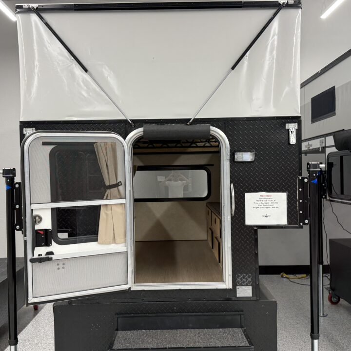 Fleet Slide-In
Floorplan: Base on display at Woodland Factory Showroom