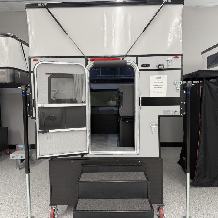 Hawk Slide-In
Floorplan: Side Dinette on display at Woodland Factory Showroom